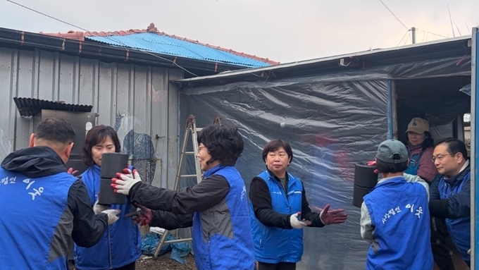 사계절 연탄 배달 봉사로 이웃사랑 실천하는