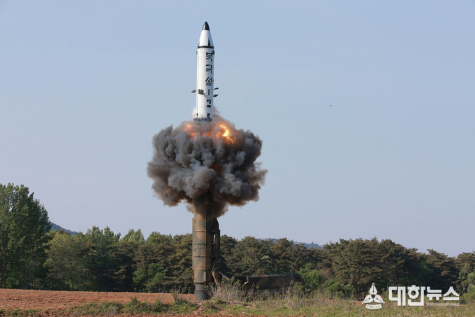 사진은 ‘북극성 2형’ 시험발사 장면