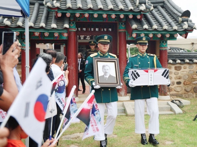 태안군을 대표하는 독립운동가 우운 문양목 지사가 120년 만에 그리운 고향 땅을 밟았다. 사진은 13일 남면 몽산리 우운 문양목 선생 생가에서 진행된 추모제 모습