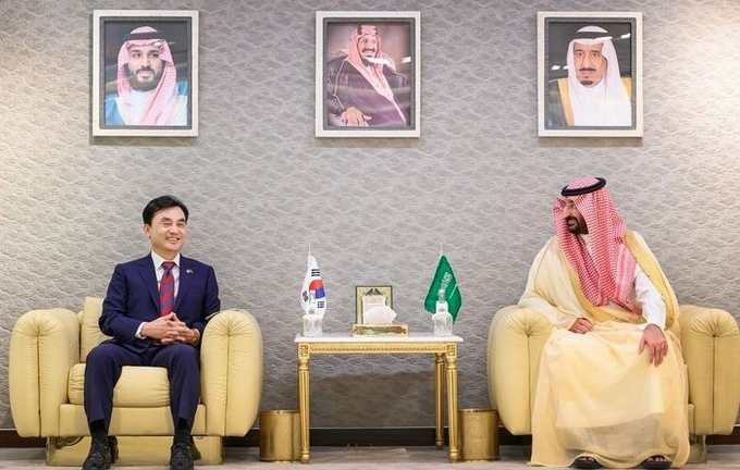 안규백 국방부 장관은 9월 21일 오후(현지시간) 사우디아라비아 리야드에서 압둘라 빈 반다르 사우디 국가방위부장관과 회담을 가졌다. (사진=국방부 제공)