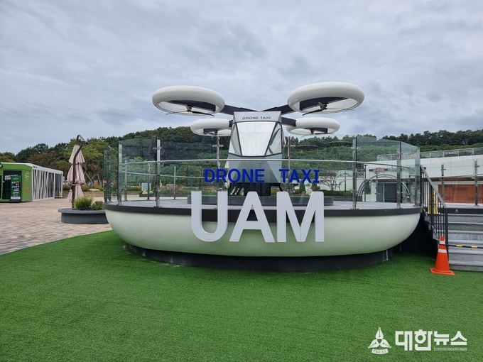 UAM 도심항공교통은 드론 택시이다. 처인휴게소에서는 친환경 이동 수단으로 주목받고 있는 미래형 첨단 모빌리티를 체험할 수 있다. 