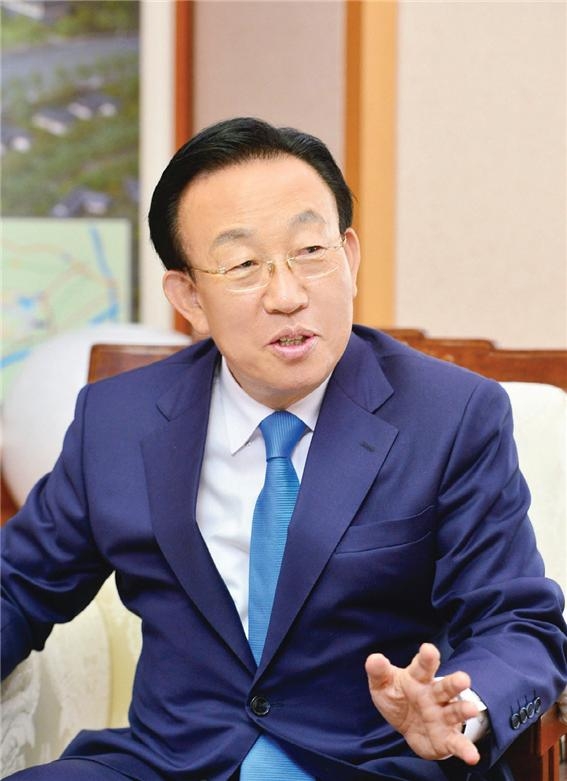 경상북도 김관용 도지사.jpg