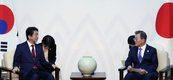 문재인 대통령, 용평서 아베 일본 총리와 정상회담