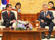 문 대통령, 청와대서 고노 일본 외무대신 접견