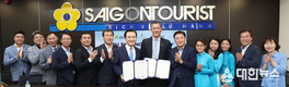 함양군 서춘수 군수-사이공투어리스트 부딘뚜언 공동대표와 문화관광 확대 협약