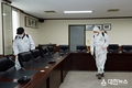 류태호 태백시장, 내일 자격증 시험 치러지는 태백상공회의소 시험장 방역 작업 참여
