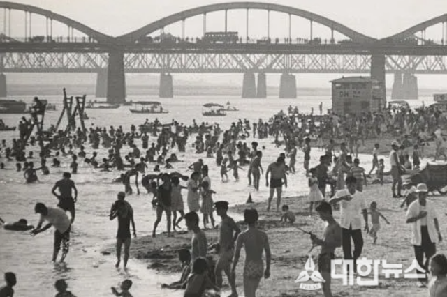 대한뉴스 그때그시절-한강에서 즐기는 수영 1960년 8월 7일