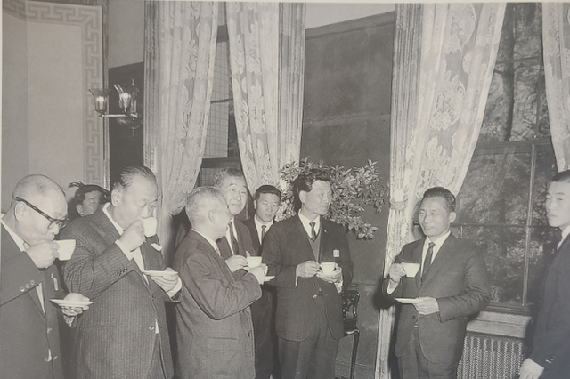 1965년 11월 19일 국전수상자 및 심사위원 박정희 대통령 예방