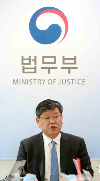 é' ê²€ì°°ê°œí˜ í•´ê²° ê¸°ëŒ€ ìƒˆ ë²•ë¬´ ì°¨ê´€ì— íŒì‚¬ ì¶œì‹  ì´ìš©êµ¬ ë³€í˜¸ì‚¬