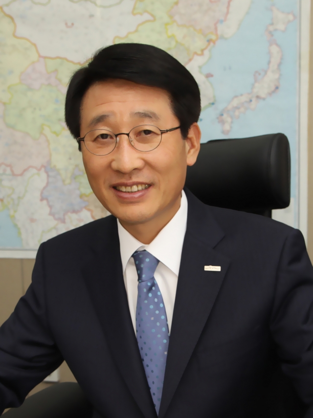한태근 대표님 증명사진 3.jpg