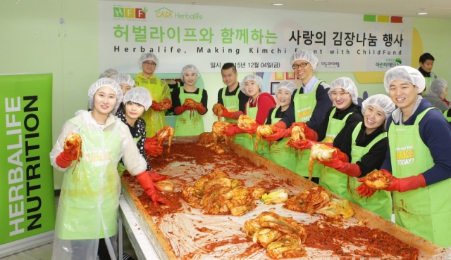 사진자료2_한국허벌라이프, 2015 허벌라이프와 함께하는 사랑의 김장나눔 행사 진행.jpg