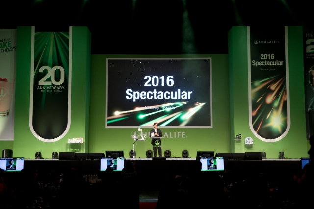 사진자료1_국내 설립 20주년 맞이 한국허벌라이프, 2016 스펙타큘라에서 희망찬 도약의 메시지 전파.jpg