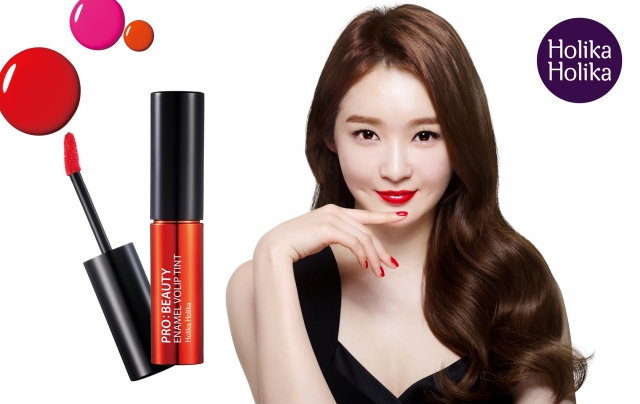 홀리카 홀리카_프로뷰티 에나멜 볼립 틴트_강민경 모델컷.jpg