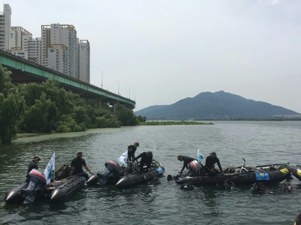한강유역환경청특전사-한강수중정화활동(1).jpg